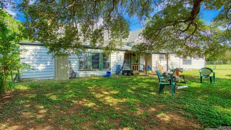 1510 C Street Floresville TX 78114