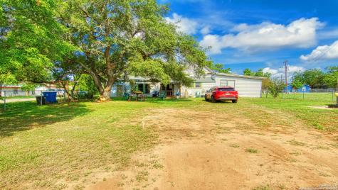 1510 C Street Floresville TX 78114