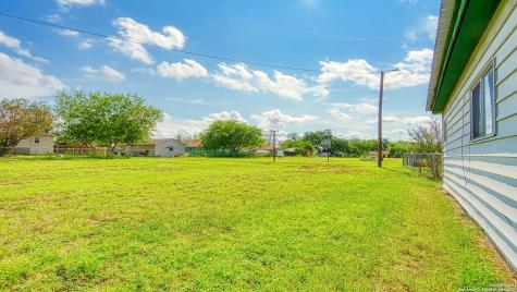 1510 C Street Floresville TX 78114