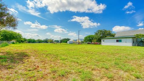 1510 C Street Floresville TX 78114