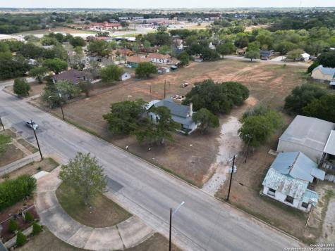1510 C Street Floresville TX 78114