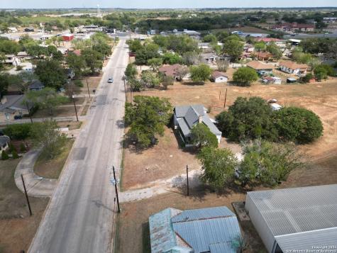 1510 C Street Floresville TX 78114