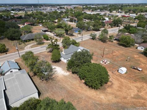 1510 C Street Floresville TX 78114