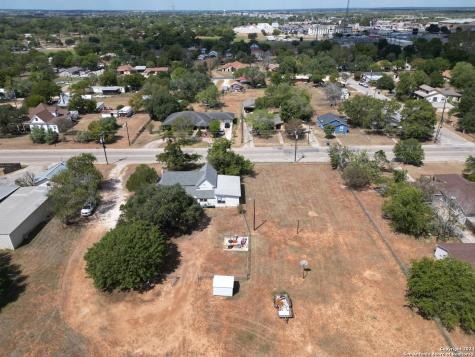 1510 C Street Floresville TX 78114
