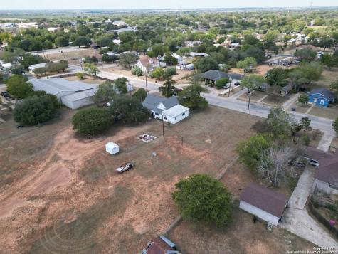 1510 C Street Floresville TX 78114