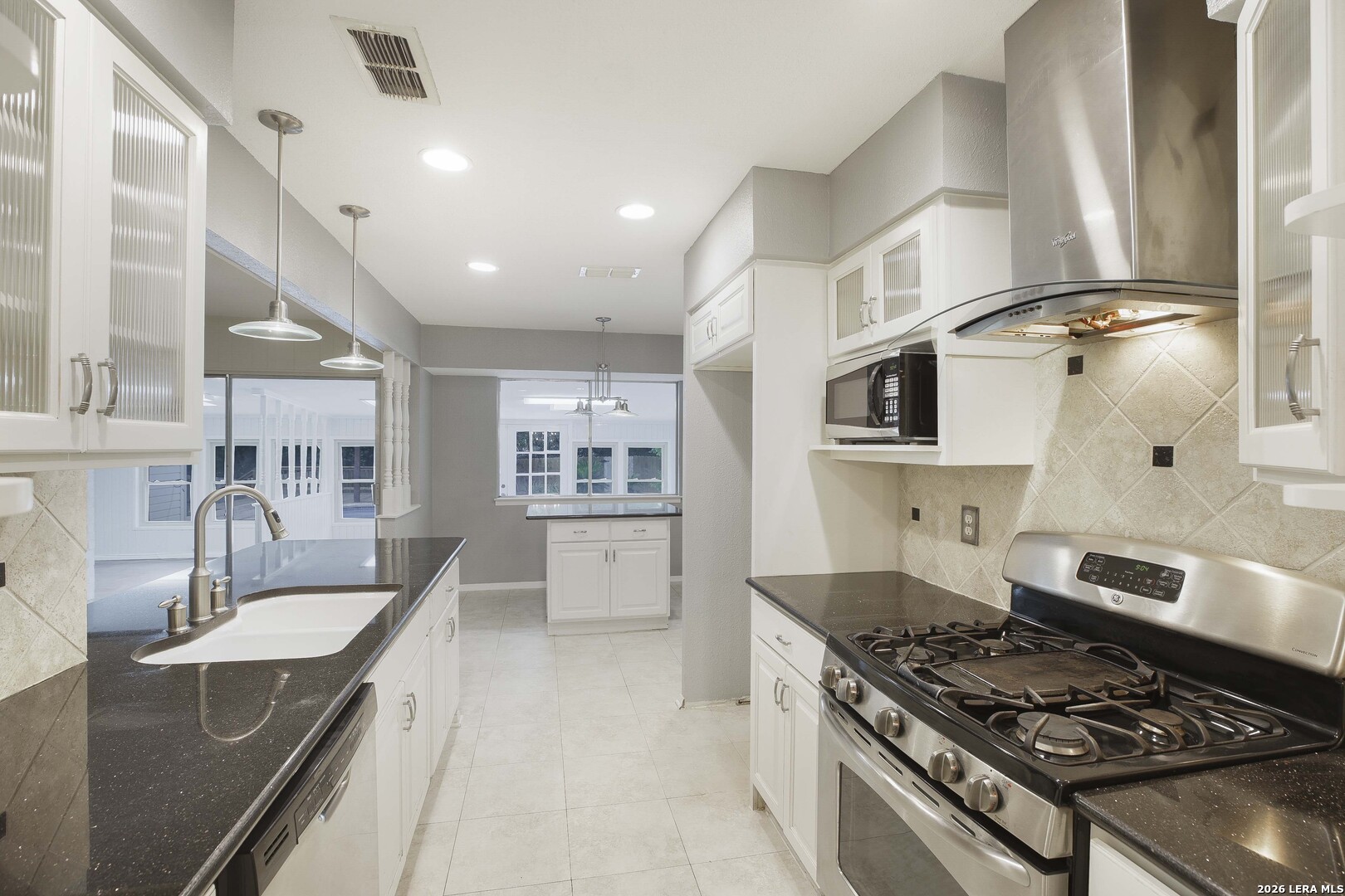 211 Forrest Trail Universal City TX 78148