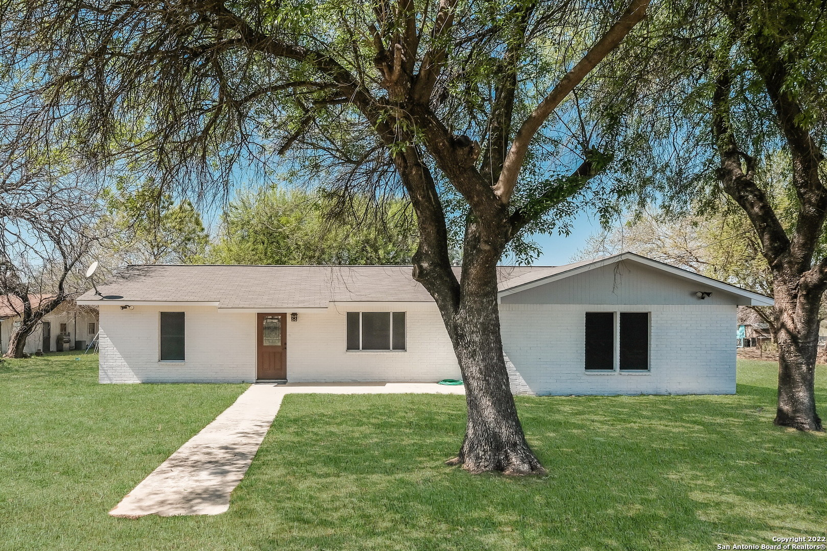 105 Flores Court Floresville TX 78114