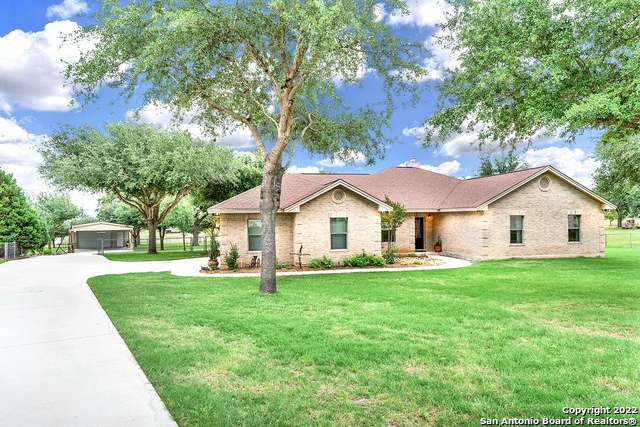 1252 Hillside Oaks Drive La Vernia TX 78121