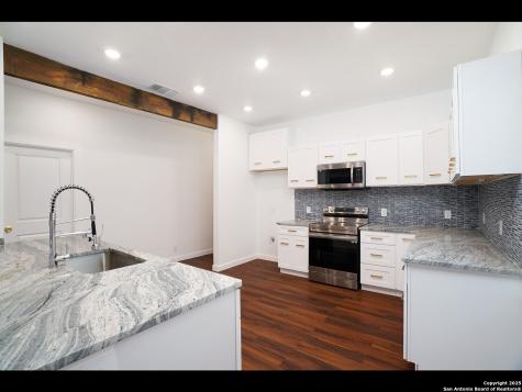 419 N Monumental San Antonio TX 78202