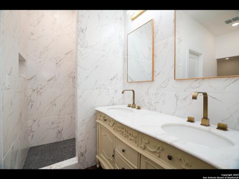 419 N Monumental San Antonio TX 78202