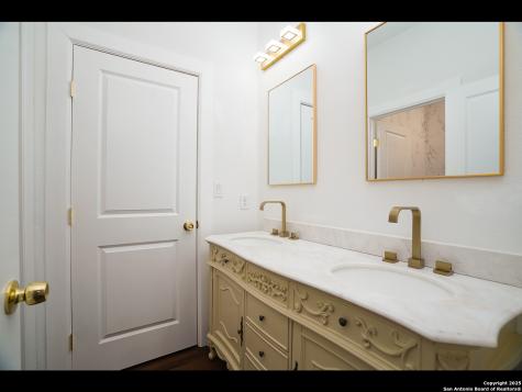 419 N Monumental San Antonio TX 78202