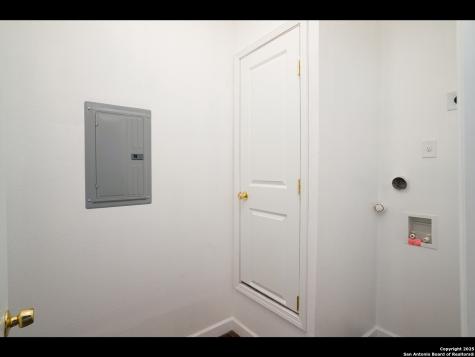 419 N Monumental San Antonio TX 78202