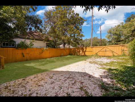 419 N Monumental San Antonio TX 78202