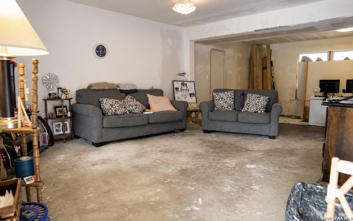 7815 Mountain Forest San Antonio TX 78239