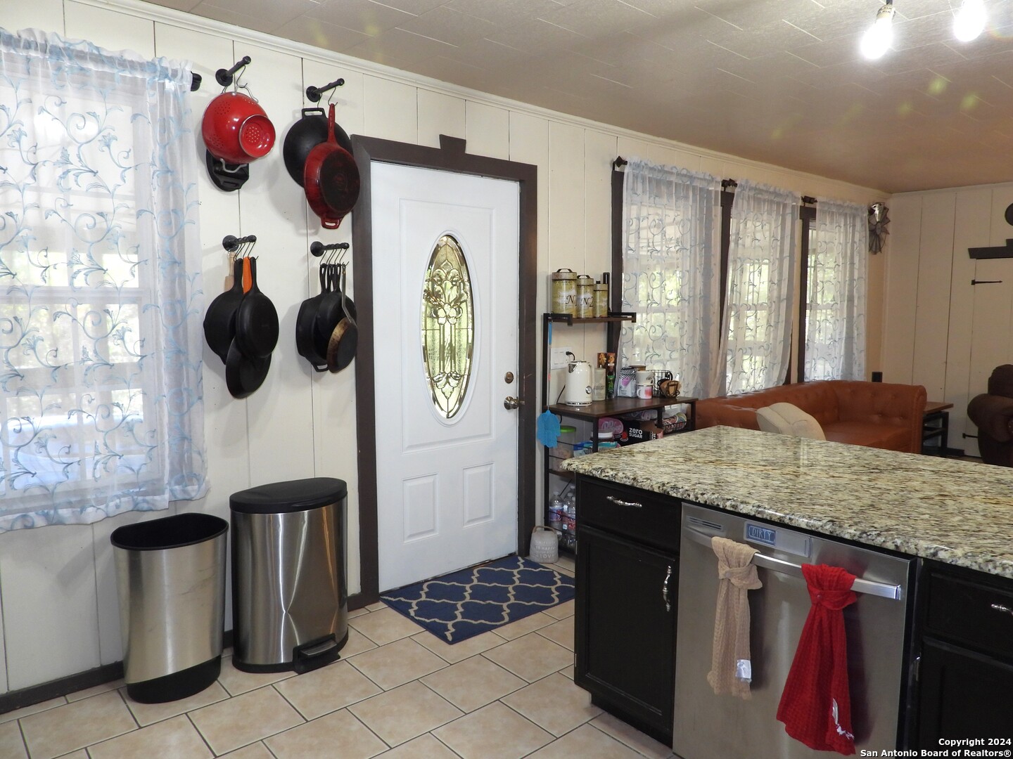 155 Scenic Circle Lakehills TX 78063