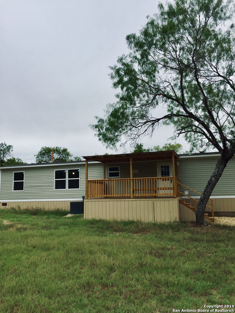 115 E 4th Street Natalia TX 78059