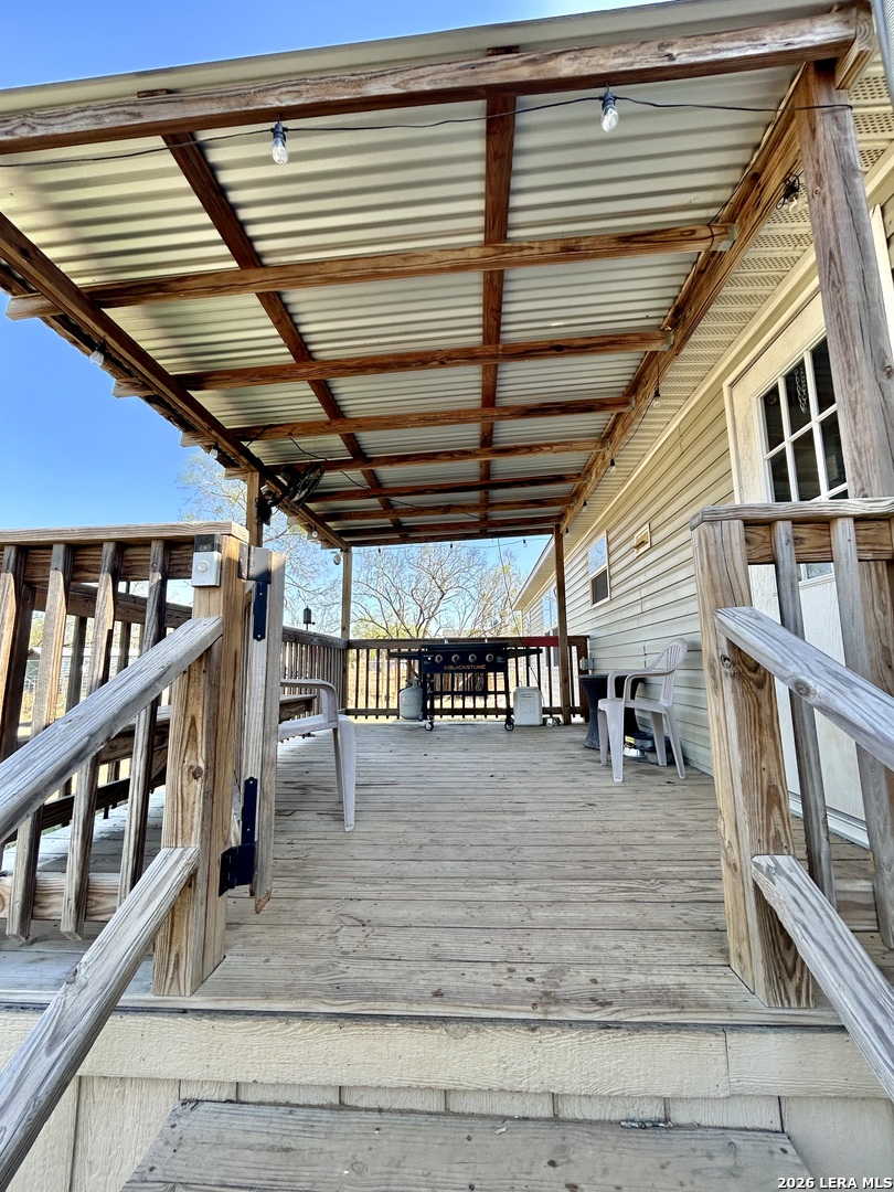 115 E 4th Street Natalia TX 78059