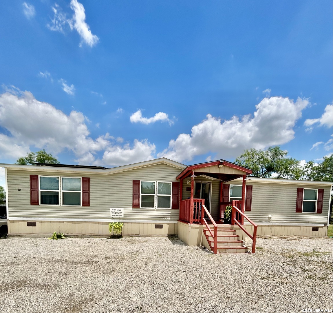 115 E 4th Street Natalia TX 78059