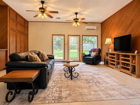 228 Sagecrest Drive Hollywood Park TX 78232