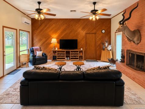228 Sagecrest Drive Hollywood Park TX 78232