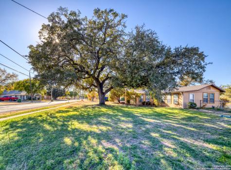 703 E Nueces Crystal City TX 78839