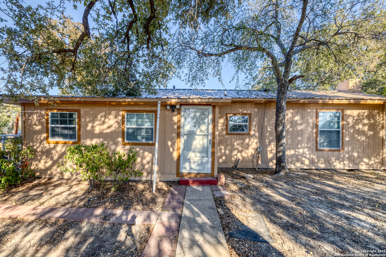 703 E Nueces Crystal City TX 78839