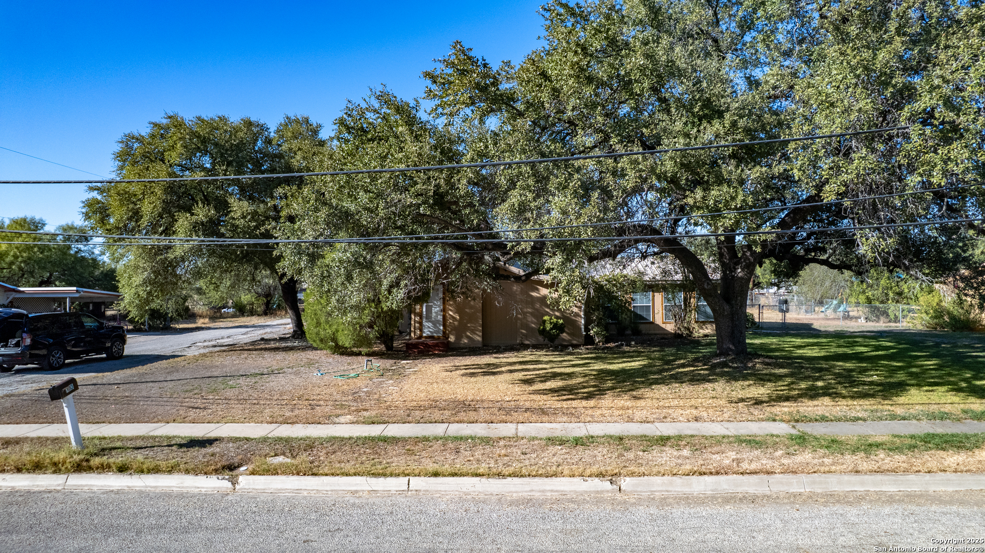 703 E Nueces Crystal City TX 78839