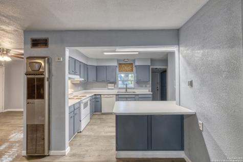 703 E Nueces Crystal City TX 78839