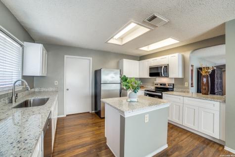 8115 Stagwood Hill San Antonio TX 78254