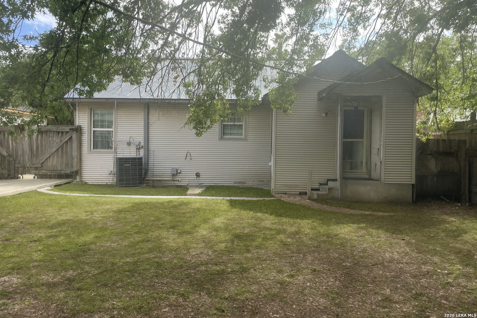 327 Hermitage San Antonio TX 78223