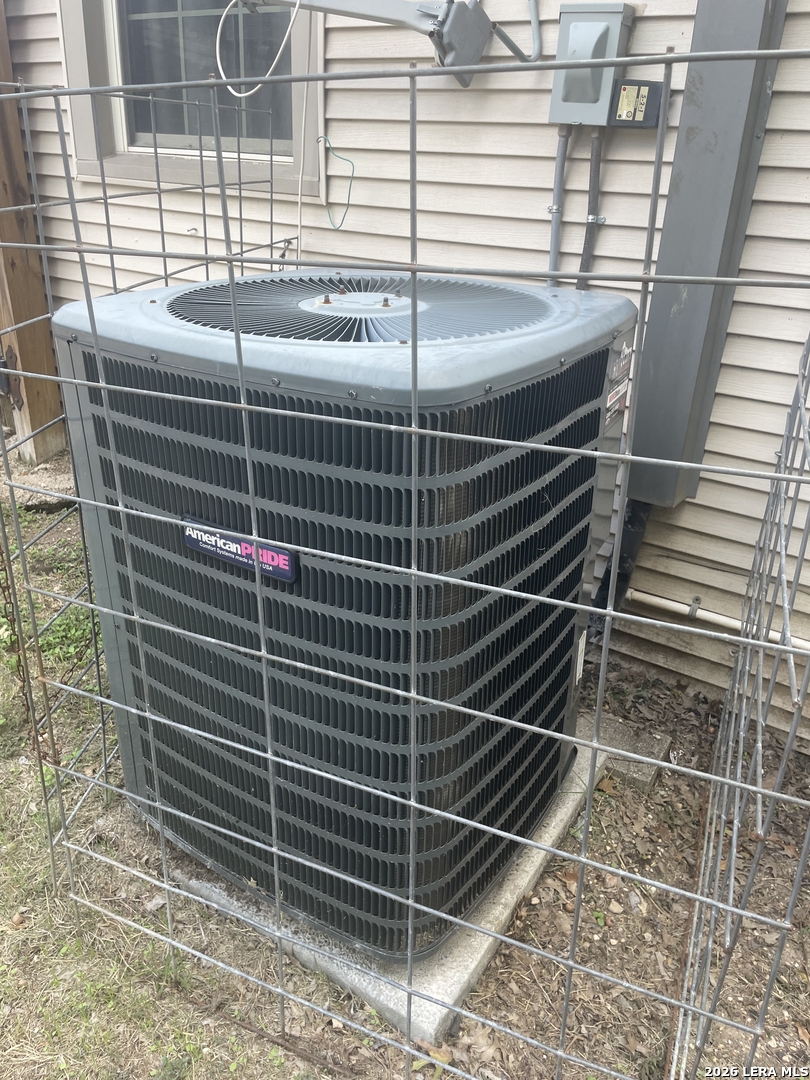 327 Hermitage San Antonio TX 78223
