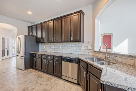 4548 Meadow Green Schertz TX 78108