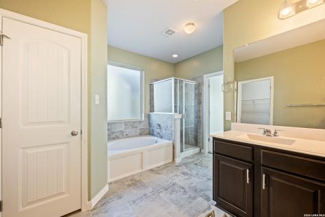 4548 Meadow Green Schertz TX 78108