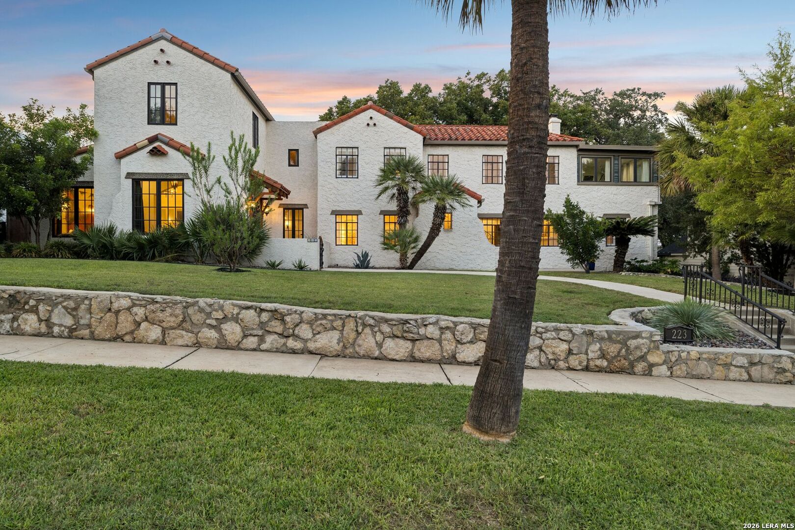 223 Cloverleaf Avenue Alamo Heights TX 78209