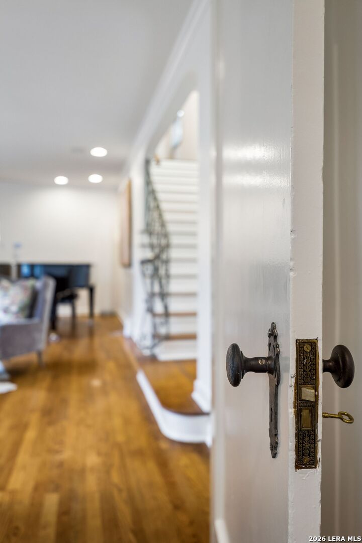 223 Cloverleaf Avenue Alamo Heights TX 78209