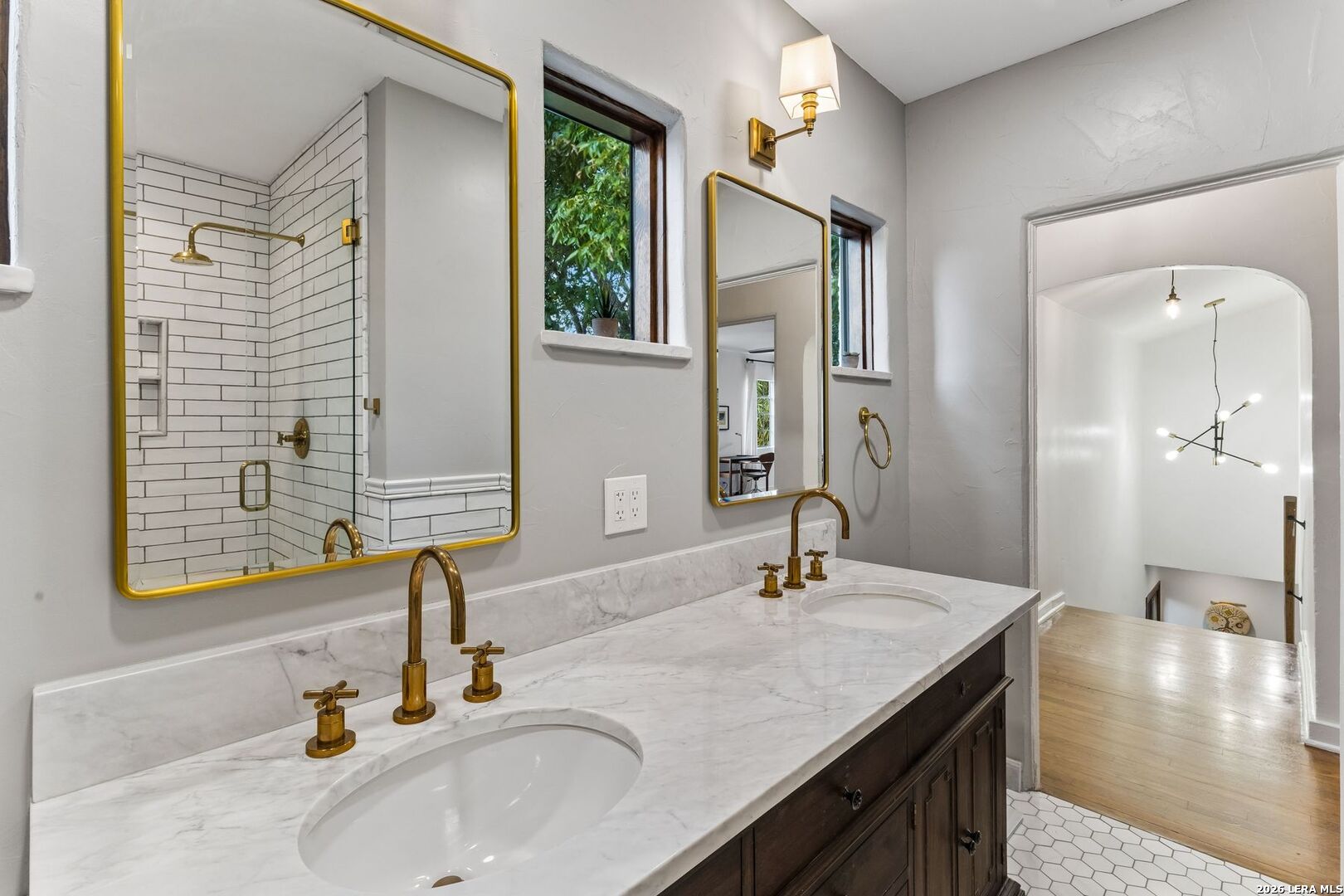 223 Cloverleaf Avenue Alamo Heights TX 78209