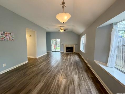 627 Meadow Gate Converse TX 78109