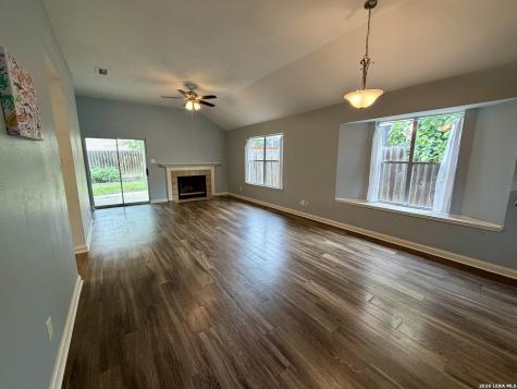 627 Meadow Gate Converse TX 78109