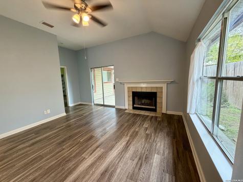 627 Meadow Gate Converse TX 78109