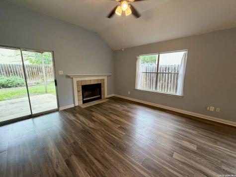 627 Meadow Gate Converse TX 78109