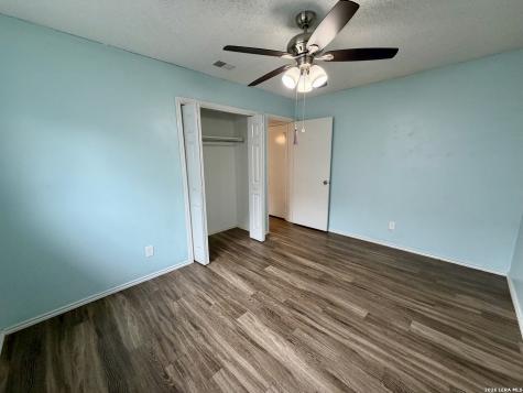 627 Meadow Gate Converse TX 78109