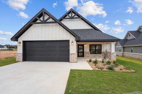 105 Mahogany Path N La Vernia TX 78121