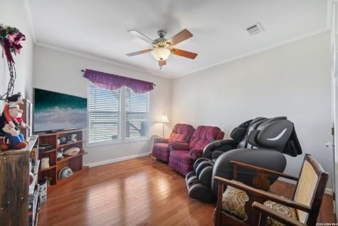 9009 Farm To Market 462 S. Hondo TX 78861