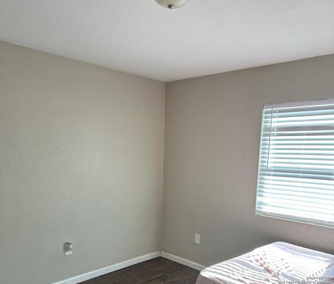 275 E Hutchins Street La Pryor TX 78872