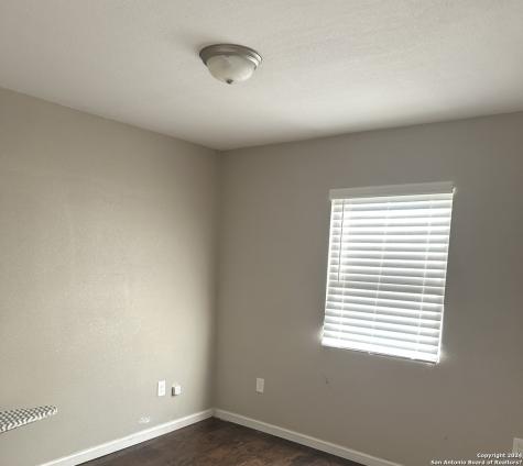 275 E Hutchins Street La Pryor TX 78872