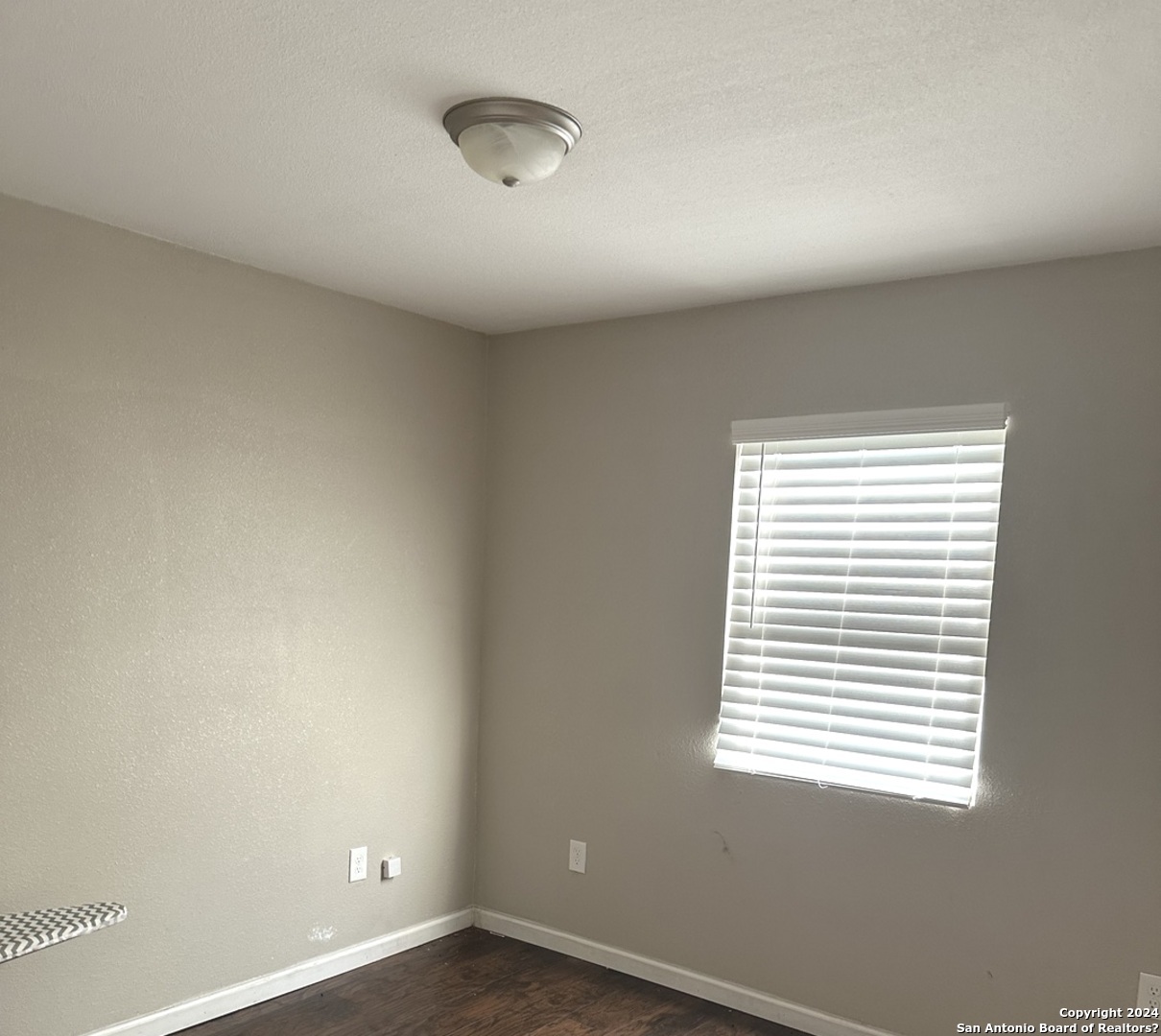 275 E Hutchins Street La Pryor TX 78872