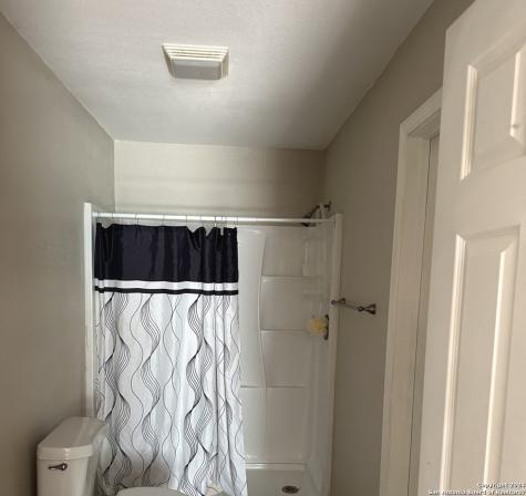 275 E Hutchins Street La Pryor TX 78872