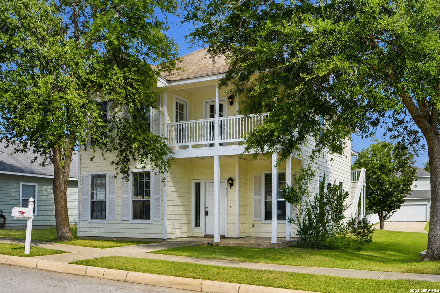 121 Lark Hill Floresville TX 78114