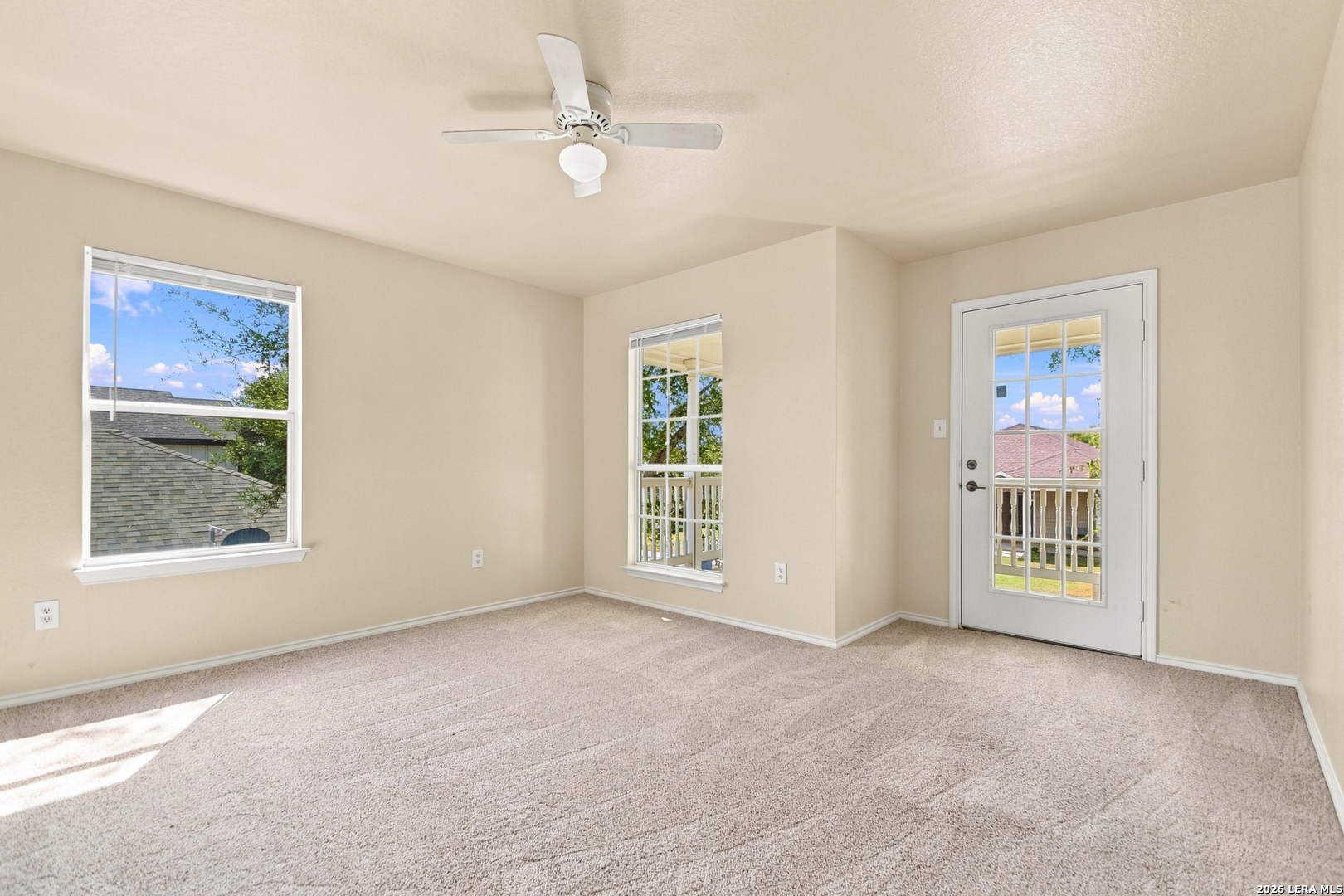 121 Lark Hill Floresville TX 78114
