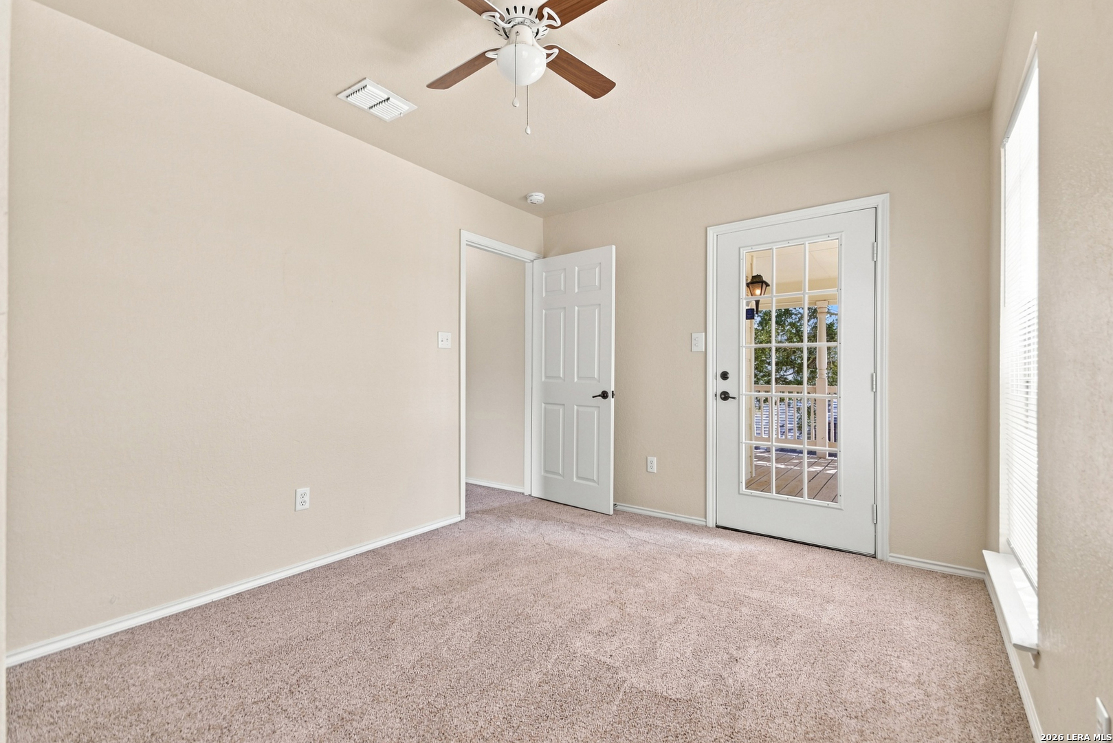 121 Lark Hill Floresville TX 78114